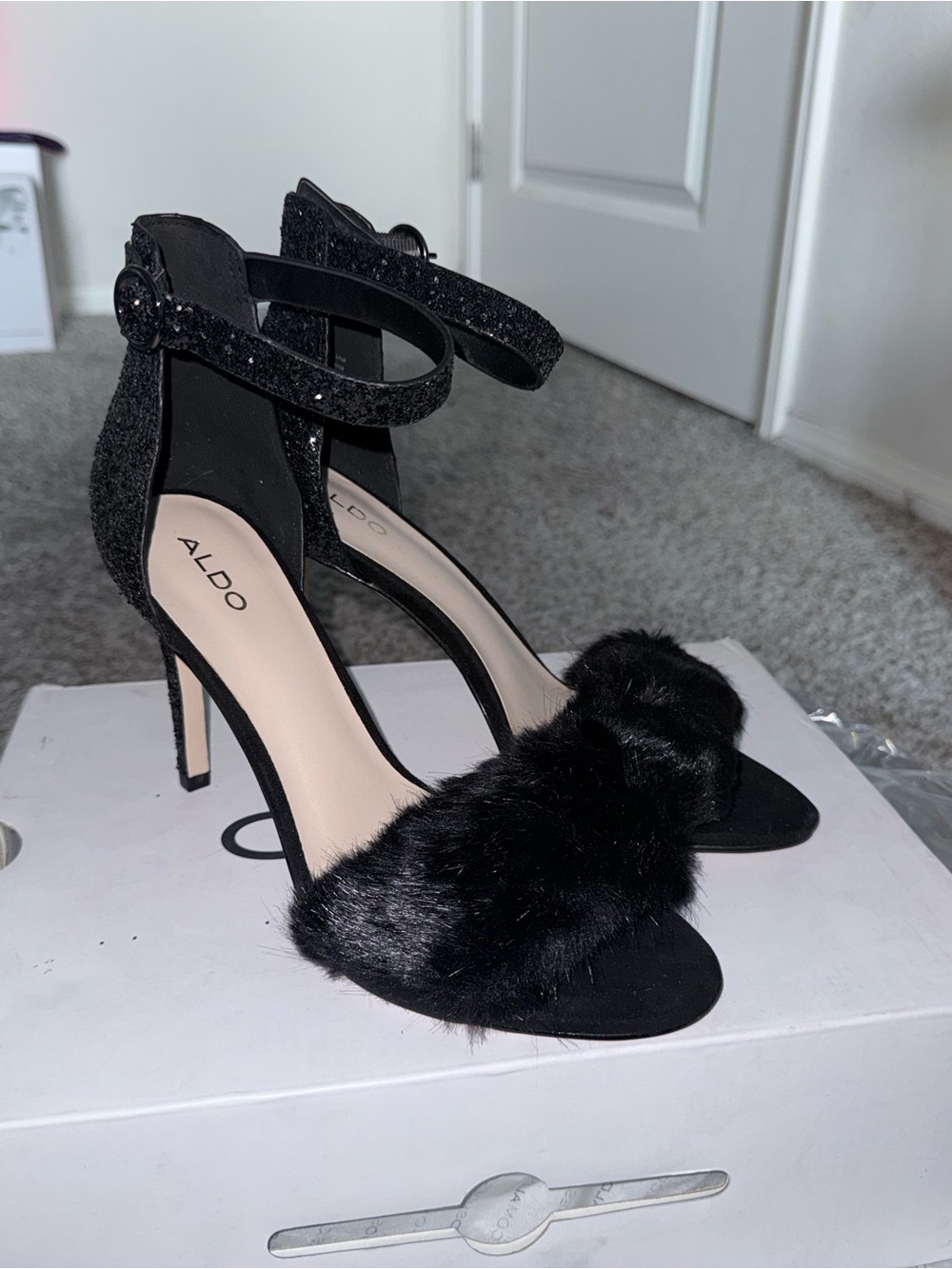 ALDO FAERI Black Glitter Faux-Fur Heels – Women’s Size 8